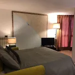 Friendly House 94